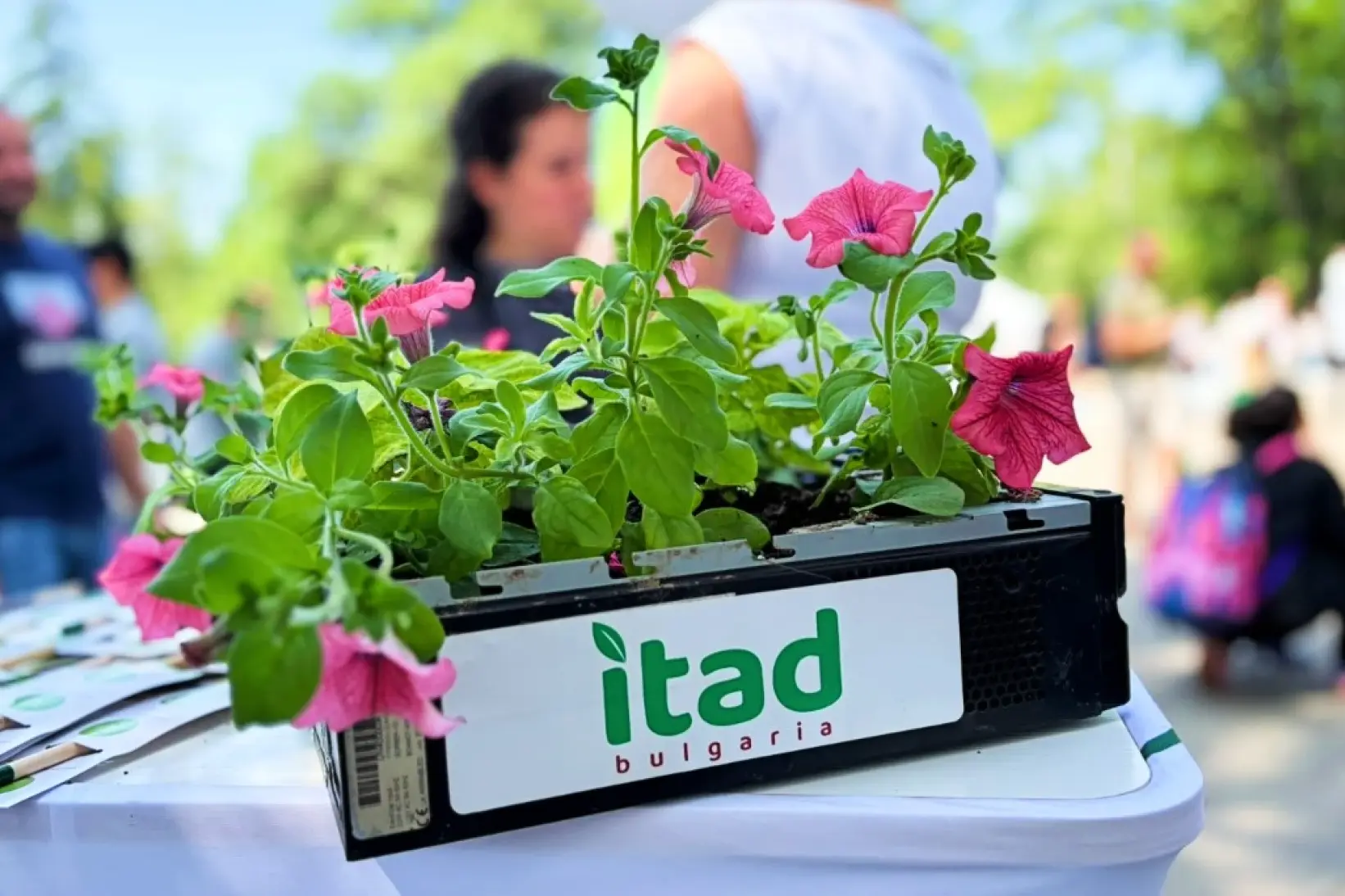 ITAD в Кутия – 1 юни с цветя, усмивки и нов живот за старата техника